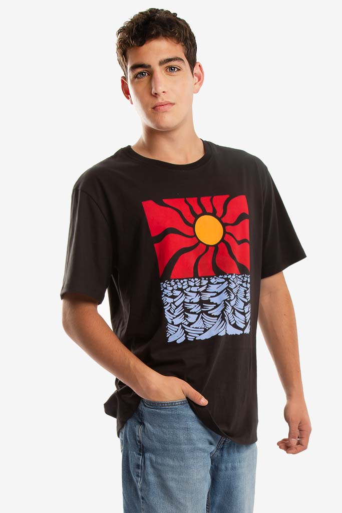 CAMISETA NEGRA SUNRISE