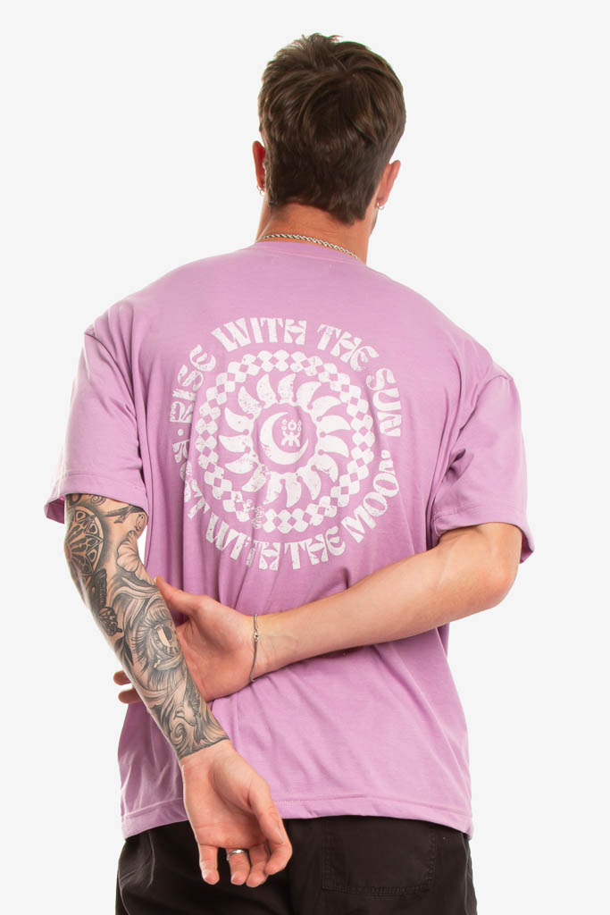 CAMISETA LILA RISE WITH THE SUN