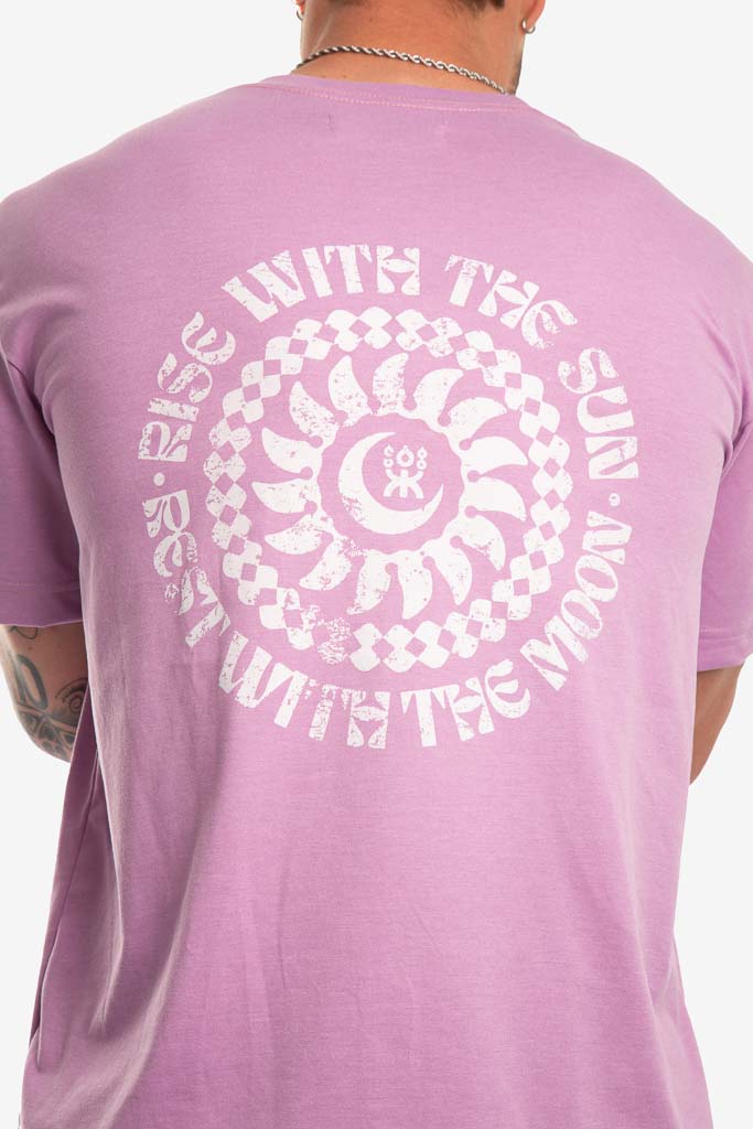 CAMISETA LILA RISE WITH THE SUN