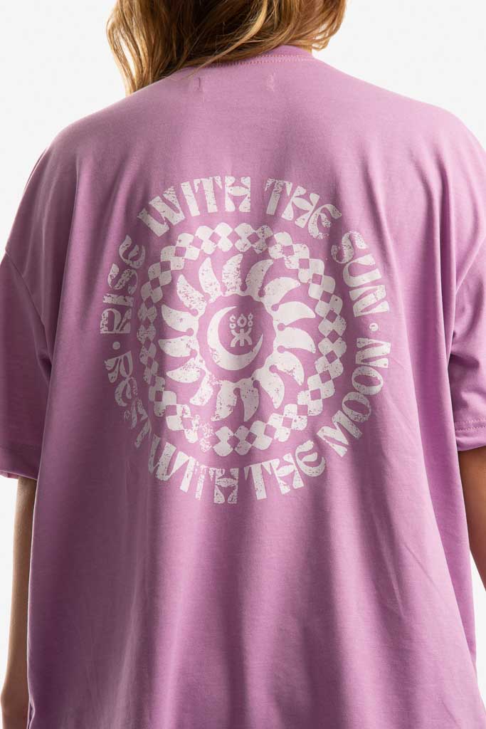 CAMISETA LILA RISE WITH THE SUN